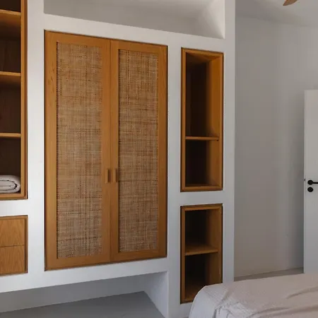 Siora Of Paros - Ammiralis & Castelis *