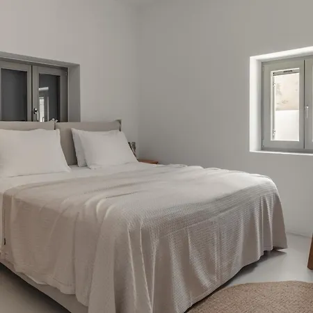 Siora Of Paros - Ammiralis & Castelis