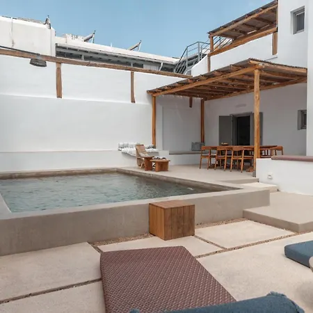 Siora Of Paros - Ammiralis & Castelis * Naousa (Paros)