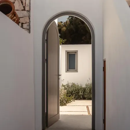 Siora Of Paros - Ammiralis & Castelis * Naousa (Paros)