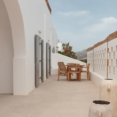 Siora Of Paros - Ammiralis & Castelis * Naousa (Paros)