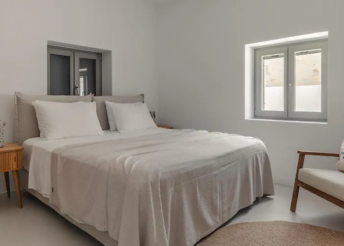 Siora Of Paros - Ammiralis & Castelis