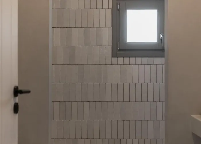 Siora Of Paros - Ammiralis & Castelis