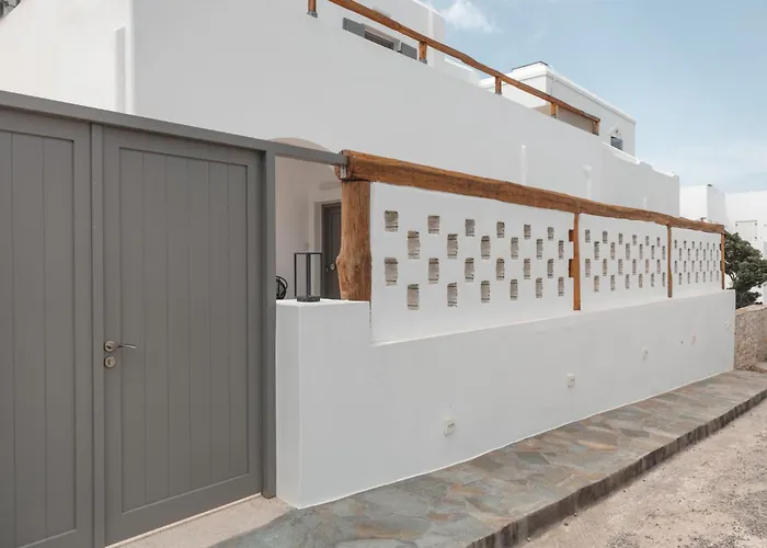 Siora Of Paros - Ammiralis & Castelis