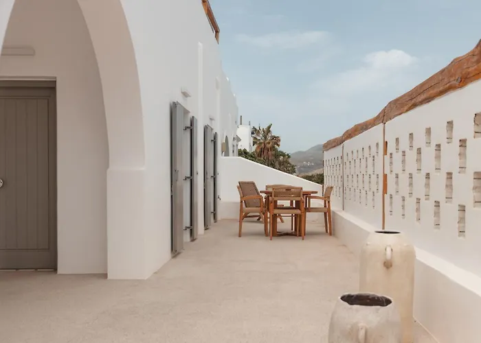 Siora Of Paros - Ammiralis & Castelis * Naousa (Paros)